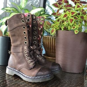 Doc Martens brown boots!!